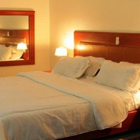 Golden Tulip Warri Airport Hotel Effurun Екстер'єр фото