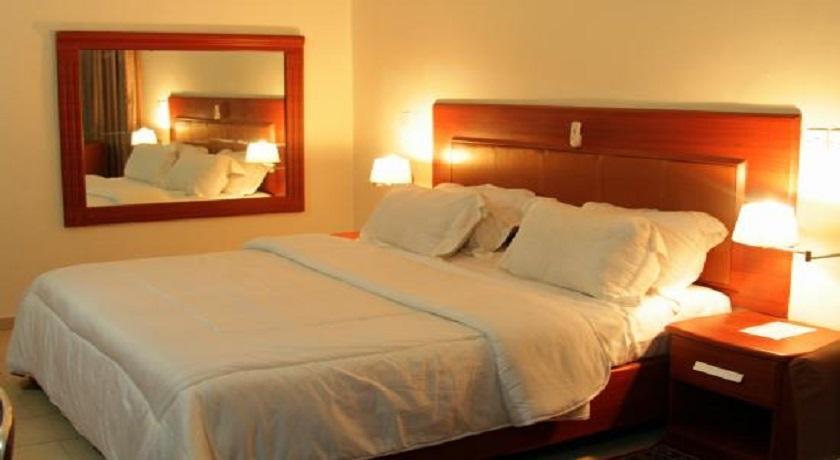 Golden Tulip Warri Airport Hotel Effurun Екстер'єр фото